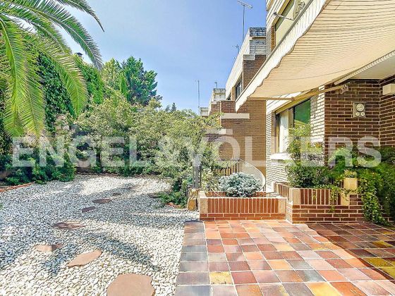 Foto 2 de Casa adossada en venda a Mirasierra de 7 habitacions amb terrassa i piscina