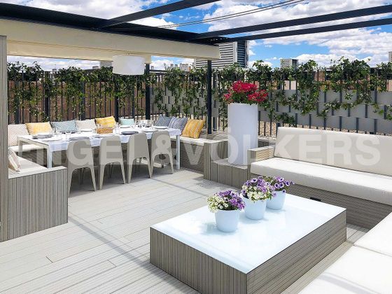 Foto 1 de Ático en venta en Montecarmelo de 3 habitaciones con terraza y piscina