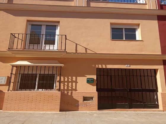 Foto 2 de Casa en venda a calle Encarnacion Esteban Flores de 3 habitacions amb garatge