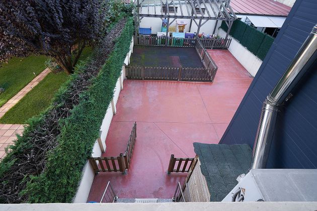 Foto 2 de Venta de casa en Judizmendi - Santa Lucía de 4 habitaciones con jardín y balcón