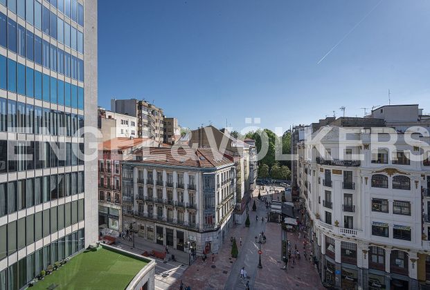 Foto 2 de Pis en venda a calle Posada Herrera de 6 habitacions amb terrassa i garatge