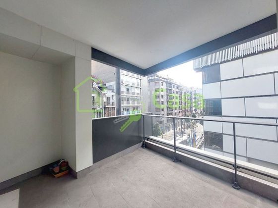 Foto 1 de Pis en venda a calle Uría de 5 habitacions amb terrassa i balcó