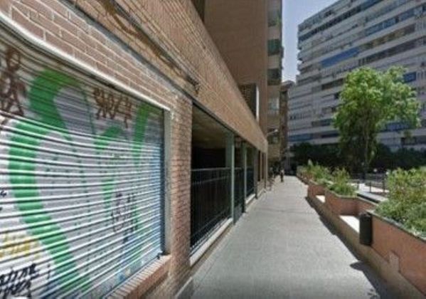 Foto 2 de Oficina en venda a calle Poeta Esteban de Villegas de 383 m²