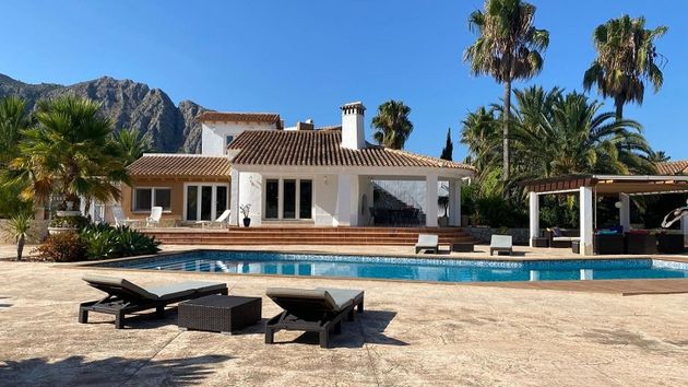 Foto 1 de Xalet en venda a calle De I'olivera de 5 habitacions amb terrassa i piscina