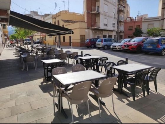 Foto 2 de Local en alquiler en calle Del Comte D'oliva con terraza y aire acondicionado