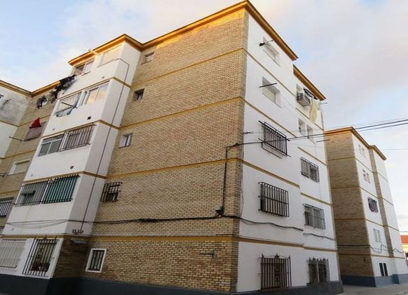 Foto 2 de Piso en venta en calle Sevillana de 3 habitaciones con terraza
