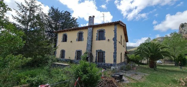 Foto 1 de Casa en venda a Santa Engracia del Jubera de 5 habitacions amb terrassa i jardí