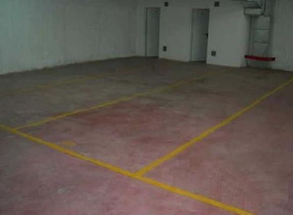 Foto 1 de Garatge en venda a calle Del Mig de 10 m²
