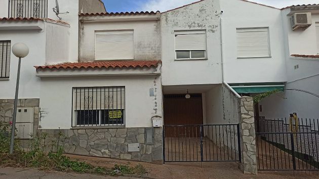 Foto 2 de Casa en venta en calle Sor Lucía Alía de 4 habitaciones con terraza