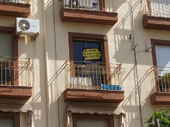 Foto 1 de Pis en venda a calle Peral de 4 habitacions amb terrassa i balcó