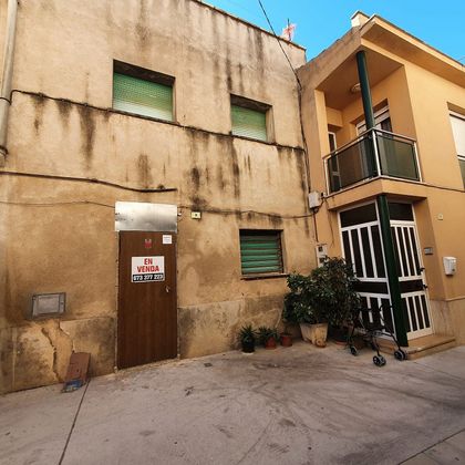 Foto 1 de Casa en venda a calle De la Raval Curta de 3 habitacions amb terrassa