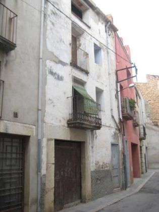 Foto 1 de Casa en venda a calle El Pilar de 6 habitacions amb balcó
