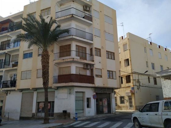 Foto 1 de Pis en venda a calle Cervantes de 3 habitacions amb terrassa i balcó