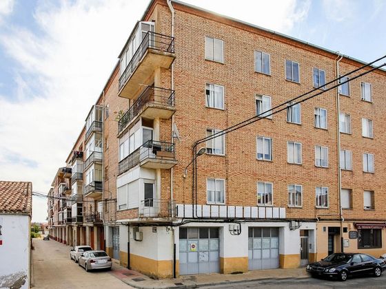 Foto 2 de Pis en venda a calle Hurtado de Mendoza de 4 habitacions amb terrassa