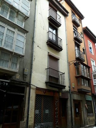 Foto 1 de Venta de piso en calle Aiztogile de 3 habitaciones con terraza