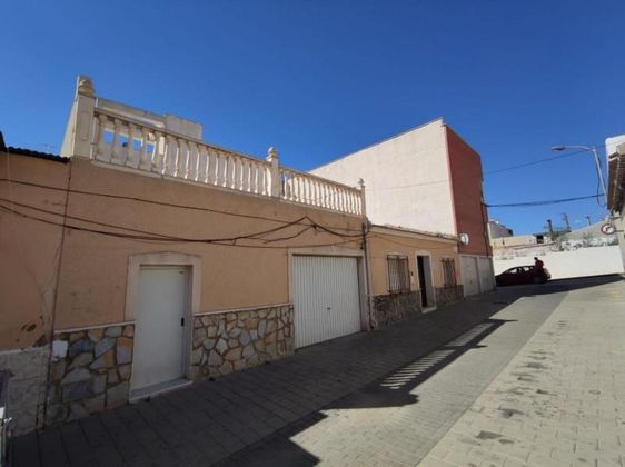 Foto 2 de Piso en venta en calle Antonio Mairena de 3 habitaciones con terraza