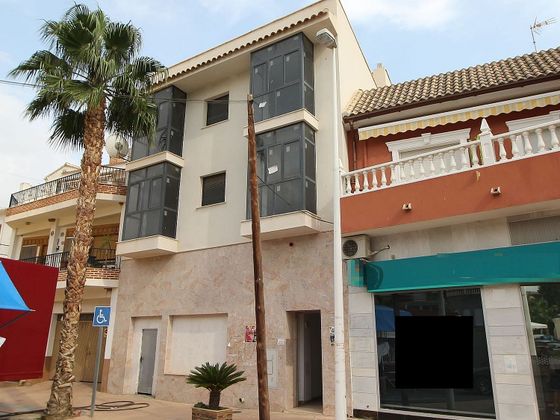 Foto 1 de Pis en venda a avenida De Octubre de 3 habitacions amb terrassa i aire acondicionat