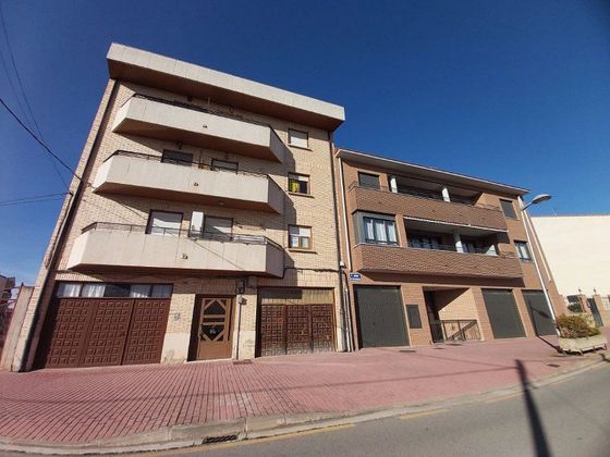 Foto 1 de Venta de piso en calle Miguel Villanueva de 3 habitaciones con terraza y balcón