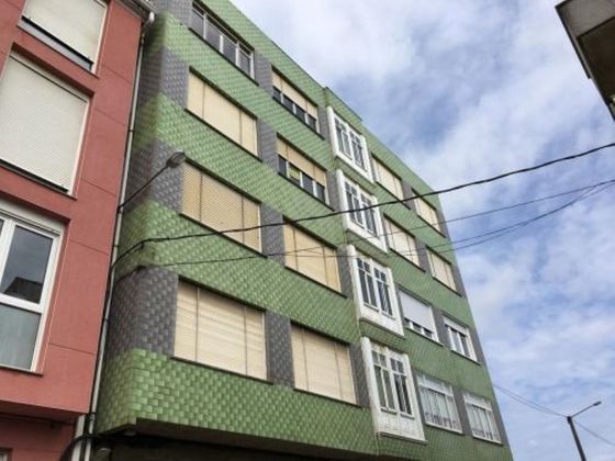 Foto 2 de Venta de piso en calle Villadóniga de 3 habitaciones con terraza