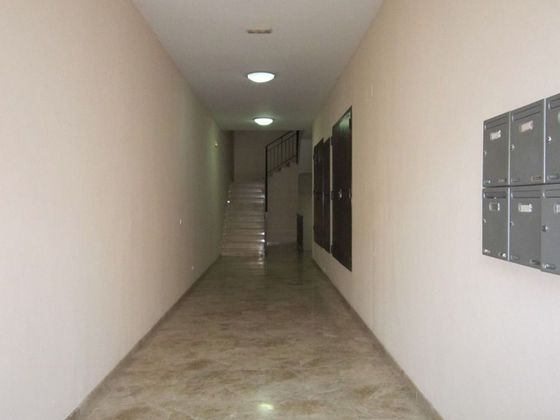 Foto 2 de Piso en venta en calle Treinta y Uno de Octubre de 3 habitaciones con garaje y ascensor
