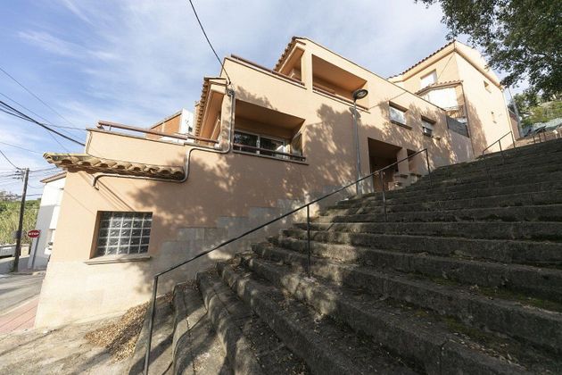 Foto 2 de Casa en venta en calle De Nàpols de 4 habitaciones con terraza y garaje