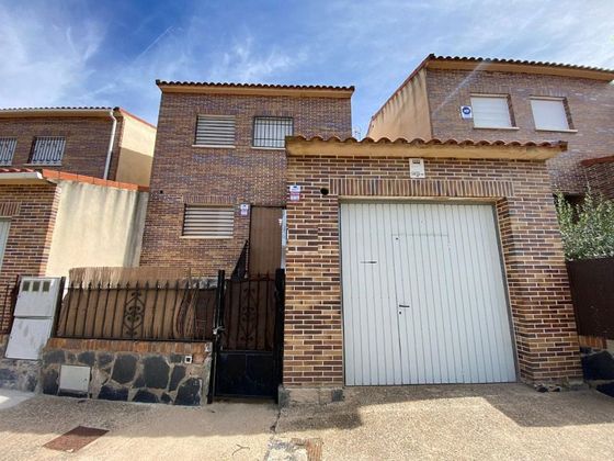 Foto 1 de Casa en venda a calle El Balcon de 3 habitacions amb terrassa i garatge