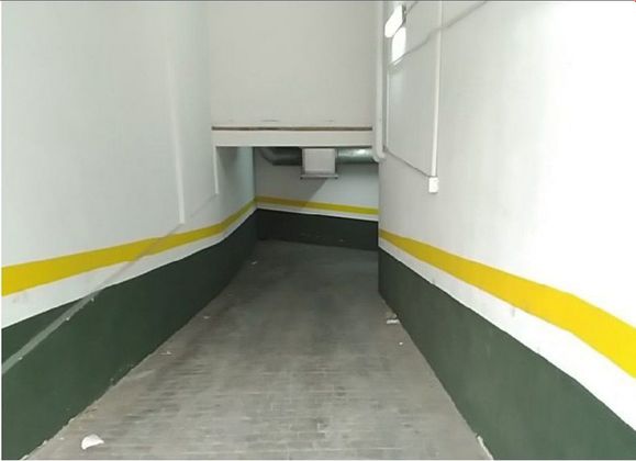 Foto 2 de Garaje en venta en calle Argentina de 10 m²