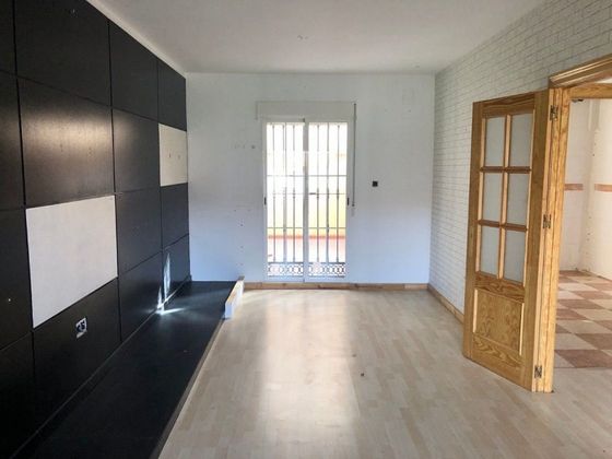 Foto 2 de Casa en venda a calle Miguel Servet de 3 habitacions i 185 m²