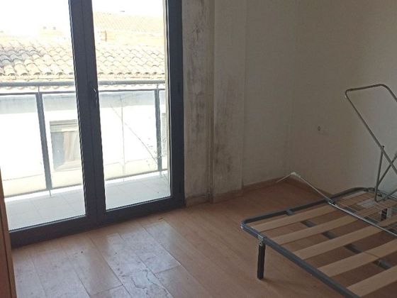 Foto 2 de Venta de piso en calle Amadeu Vives de 1 habitación con garaje y ascensor