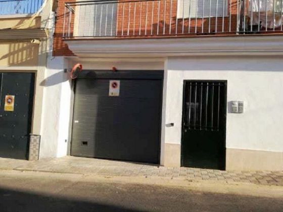 Foto 2 de Venta de garaje en calle Rodrigo de Triana de 10 m²