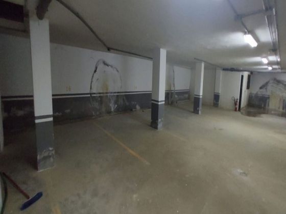 Foto 2 de Garaje en venta en calle Torrealhaquime de 10 m²