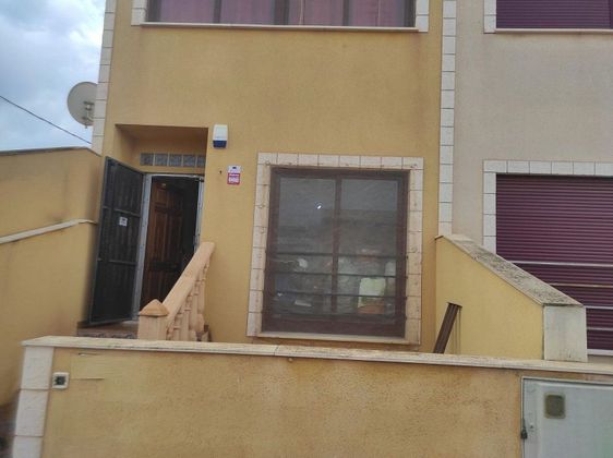 Foto 2 de Venta de piso en calle Santos Inocentes de 3 habitaciones con terraza y garaje