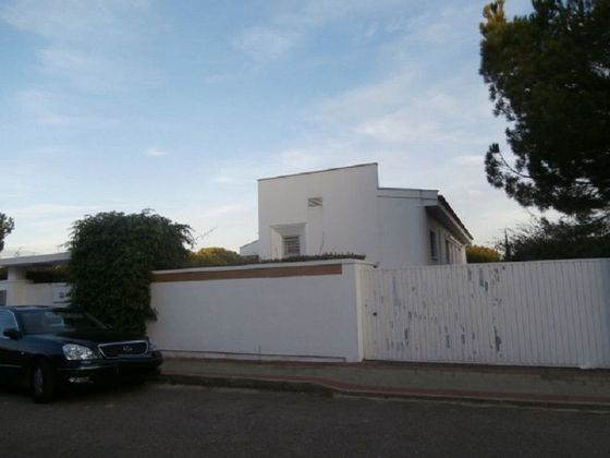 Foto 1 de Casa en venda a avenida Del Almendro de 5 habitacions amb terrassa i piscina