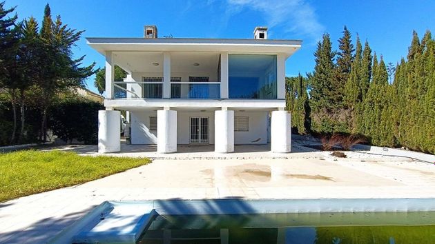 Foto 2 de Casa en venda a avenida Del Almendro de 5 habitacions amb terrassa i piscina