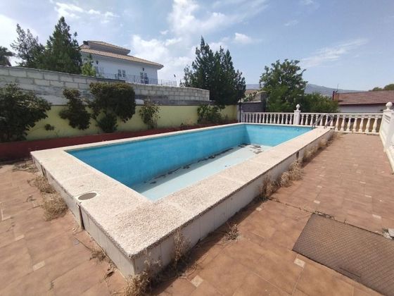 Foto 1 de Casa en venda a calle Granada de 4 habitacions amb terrassa i piscina