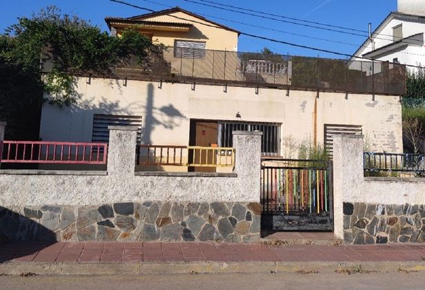 Foto 2 de Casa en venda a calle Dels Esquirols de 3 habitacions amb piscina i garatge