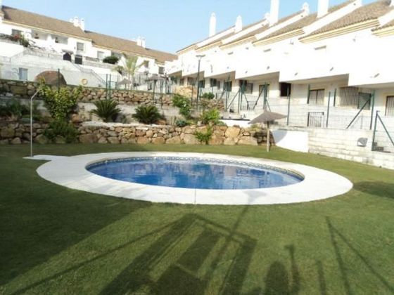 Foto 2 de Venta de casa en avenida Vista Mar de 3 habitaciones con terraza y piscina