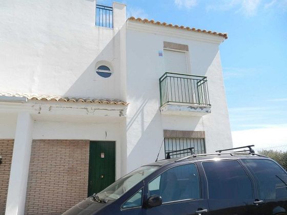 Foto 1 de Venta de casa en calle Medicos Sin Fronteras de 4 habitaciones con terraza