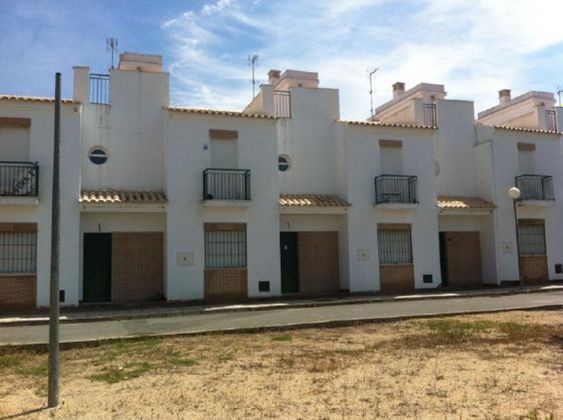 Foto 2 de Casa en venda a calle Medicos Sin Fronteras de 4 habitacions amb terrassa