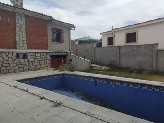 Foto 1 de Casa en venta en calle Pocillorío Tiétar de 3 habitaciones con terraza y piscina