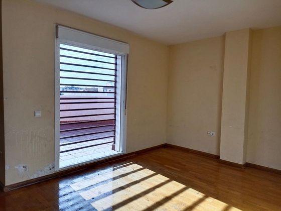 Foto 2 de Pis en venda a calle Romanilla de 3 habitacions amb terrassa i balcó