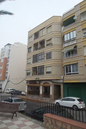 Foto 1 de Venta de piso en calle Canarias de 3 habitaciones con ascensor