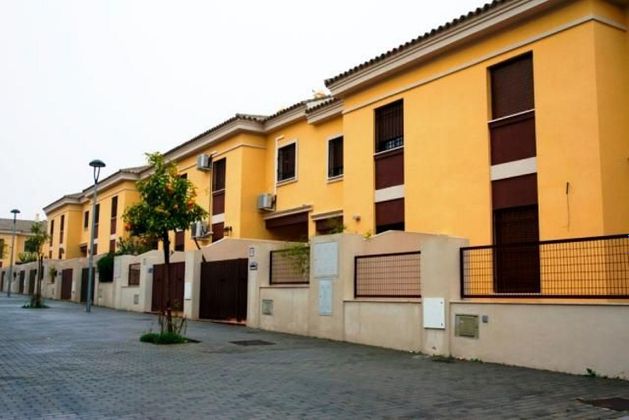Foto 2 de Venta de piso en calle Maestra Isabel Gomez Rodriguez de 3 habitaciones con terraza y garaje