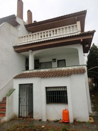 Foto 2 de Casa en venda a calle Hongria de 4 habitacions amb terrassa i balcó