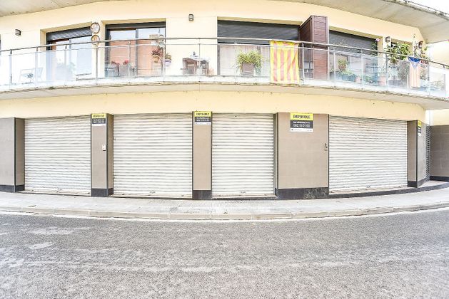 Foto 1 de Local en venda a calle Almogàvers amb garatge i ascensor