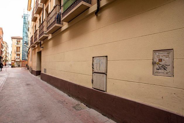 Foto 1 de Local en venda a calle De Ramón Pignatelli de 325 m²