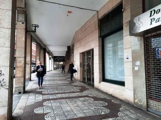 Foto 2 de Local en venda a calle Goya de 186 m²
