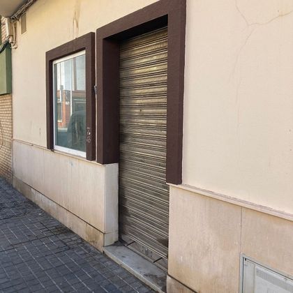Foto 2 de Local en venda a calle Valencianos de 143 m²