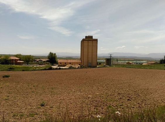 Foto 1 de Venta de terreno en Viana de 4264 m²