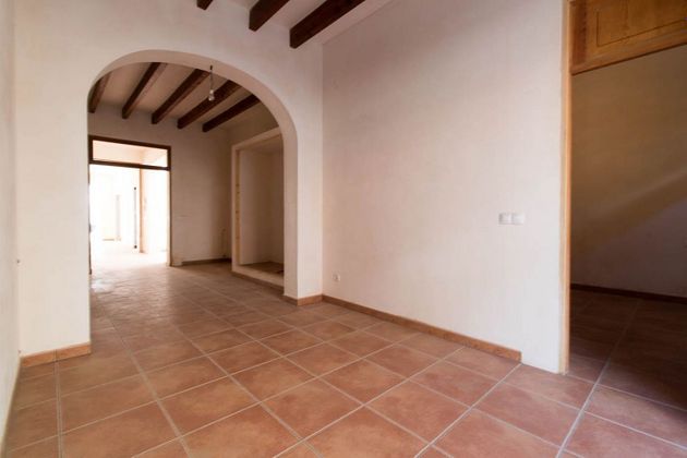 Foto 2 de Casa en venta en Petra de 8 habitaciones con terraza y garaje